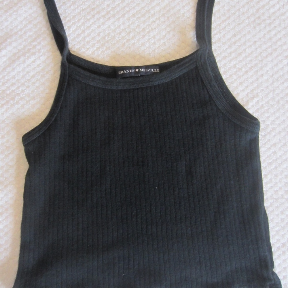 Brandy Melville Bundle - 2 tank tops (black & Maroon) - One size - Picture 5 of 6